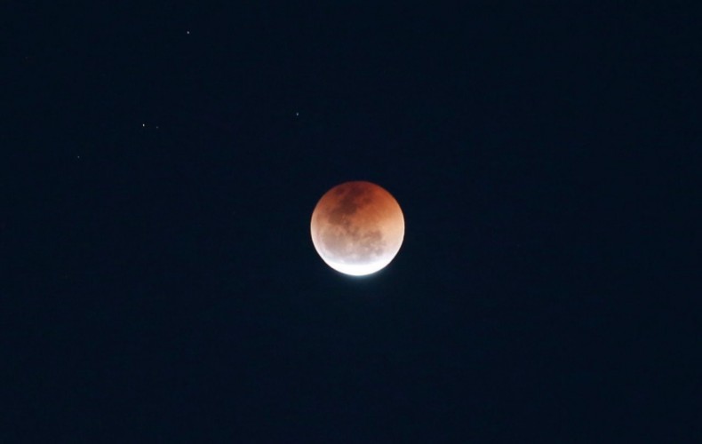 Eclipse visto do Flamengo, na Zona Sul do Rio