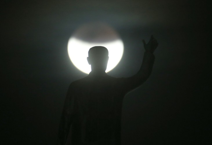 Lua cheia vista a partir da Torre de TV, em Brasília, durante o mais longo eclipse lunar do século 2