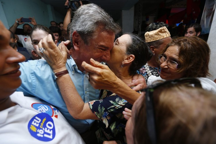 Collor recebe o carinho de filiados durante convenção