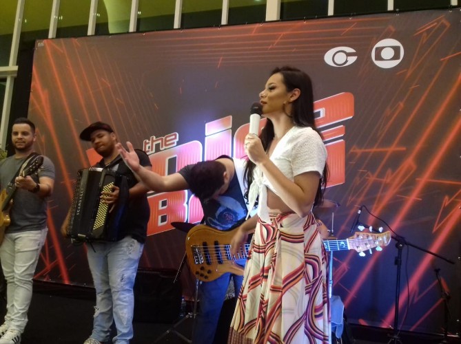 Samara Souto faz pocket show em Maceió