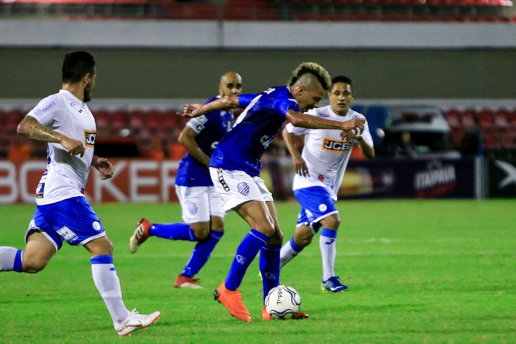 Confira imagens da partida no Estádio Rei Pelé