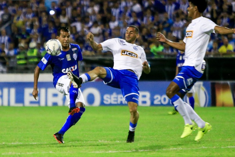 Confira imagens da partida no Estádio Rei Pelé