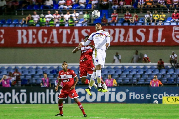 O CRB recebeu o líder da competição, o Fortaleza, no Estádio Rei Pelé