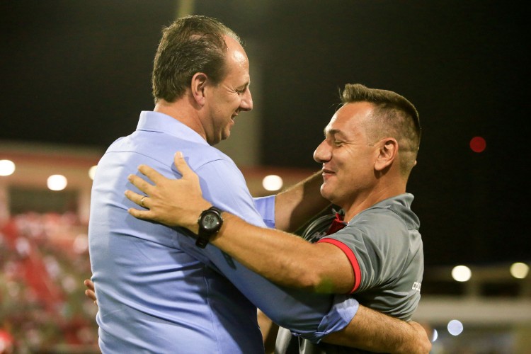 O CRB recebeu o líder da competição, o Fortaleza, no Estádio Rei Pelé