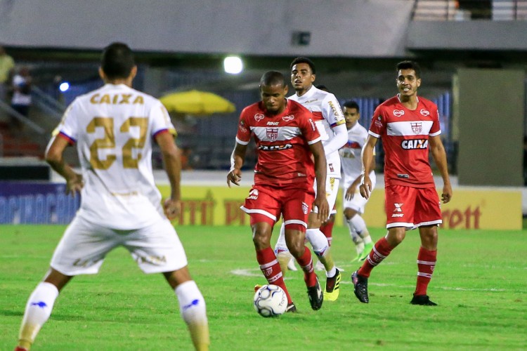 O CRB recebeu o líder da competição, o Fortaleza, no Estádio Rei Pelé