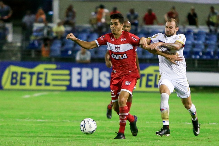 O CRB recebeu o líder da competição, o Fortaleza, no Estádio Rei Pelé