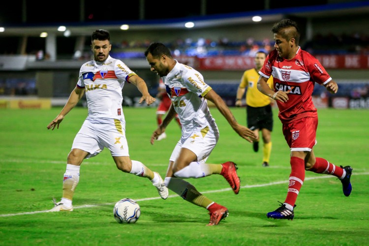 O CRB recebeu o líder da competição, o Fortaleza, no Estádio Rei Pelé