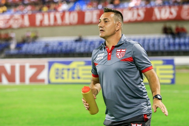 O CRB recebeu o líder da competição, o Fortaleza, no Estádio Rei Pelé