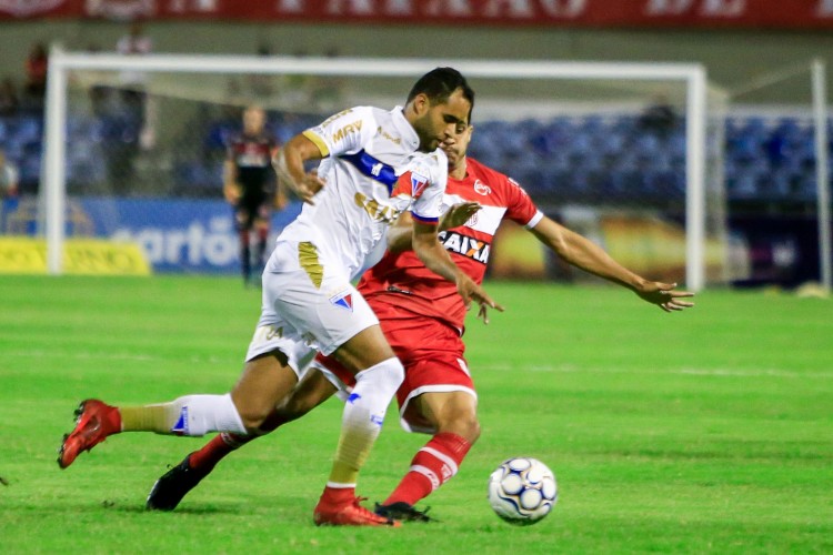O CRB recebeu o líder da competição, o Fortaleza, no Estádio Rei Pelé
