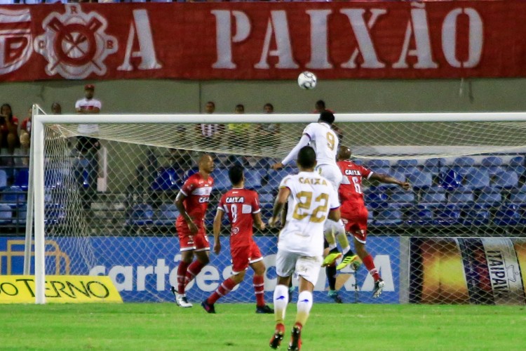 O CRB recebeu o líder da competição, o Fortaleza, no Estádio Rei Pelé