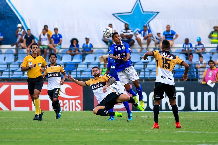 Com o apoio da torcida, Azulão fez bonito em campo