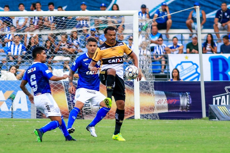 Com o apoio da torcida, Azulão fez bonito em campo