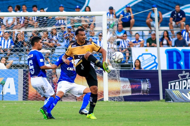 Com o apoio da torcida, Azulão fez bonito em campo