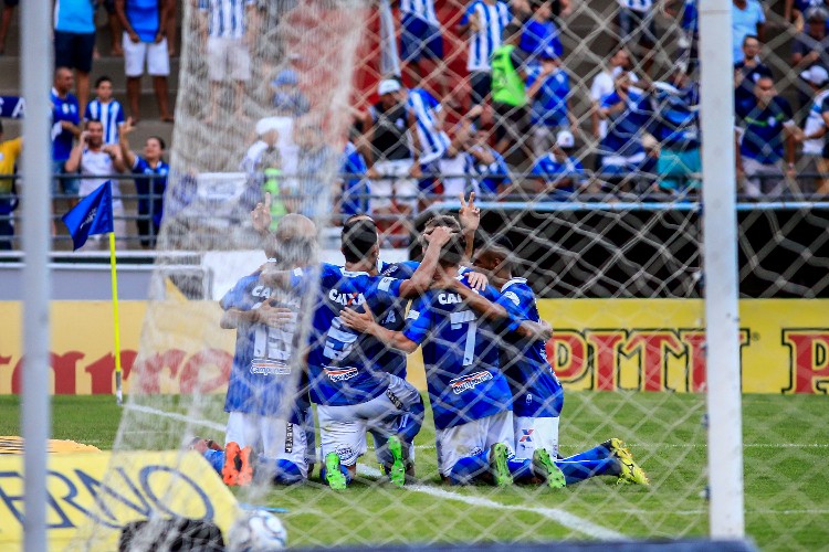 Com o apoio da torcida, Azulão fez bonito em campo