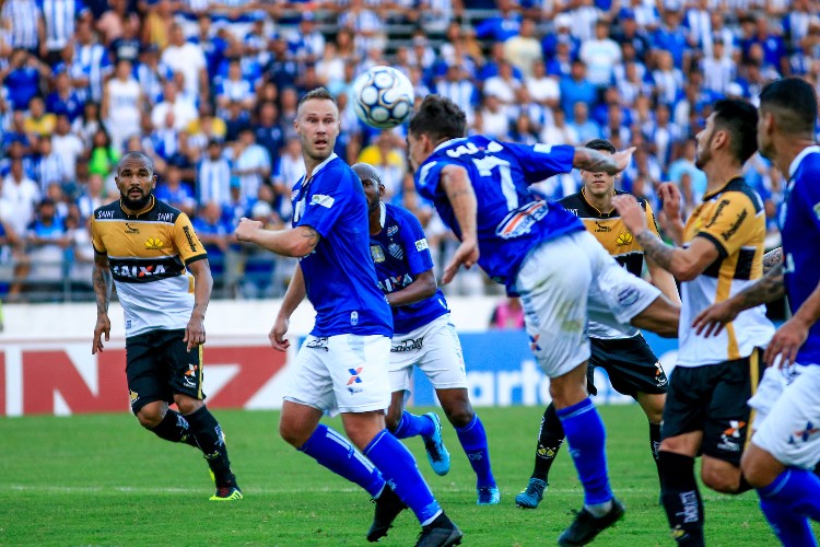 Com o apoio da torcida, Azulão fez bonito em campo
