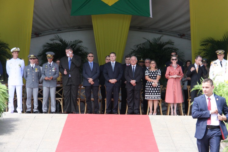 Desfile contou com honras civis e militares próximo ao Memorial à República, no Jaraguá
