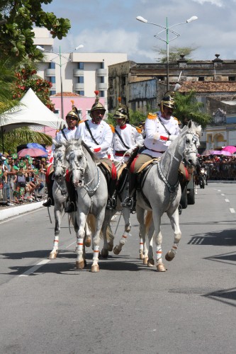 Desfile contou com honras civis e militares próximo ao Memorial à República, no Jaraguá