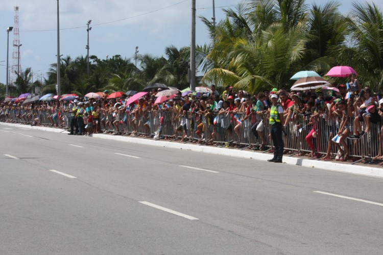 Desfile contou com honras civis e militares próximo ao Memorial à República, no Jaraguá