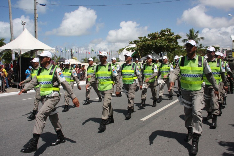 Desfile contou com honras civis e militares próximo ao Memorial à República, no Jaraguá