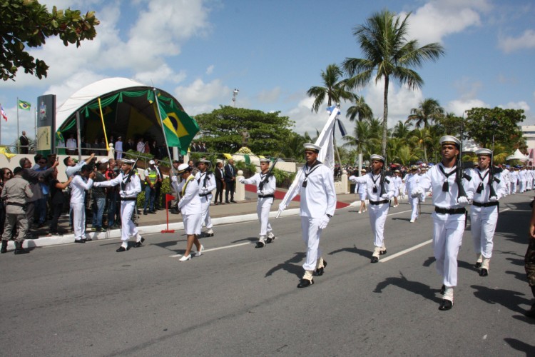 Desfile contou com honras civis e militares próximo ao Memorial à República, no Jaraguá