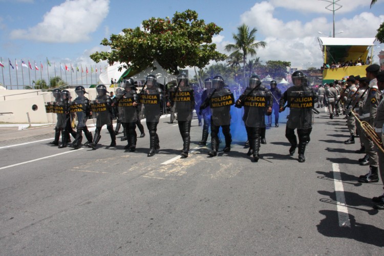 Desfile contou com honras civis e militares próximo ao Memorial à República, no Jaraguá