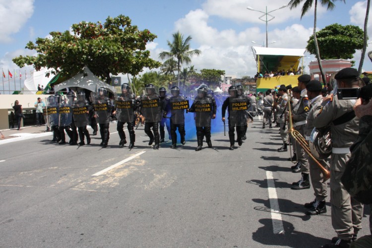 Desfile contou com honras civis e militares próximo ao Memorial à República, no Jaraguá