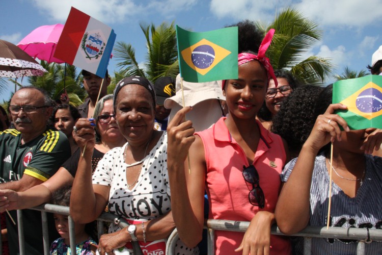 Desfile contou com honras civis e militares próximo ao Memorial à República, no Jaraguá