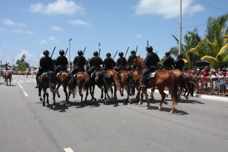 Desfile contou com honras civis e militares próximo ao Memorial à República, no Jaraguá
