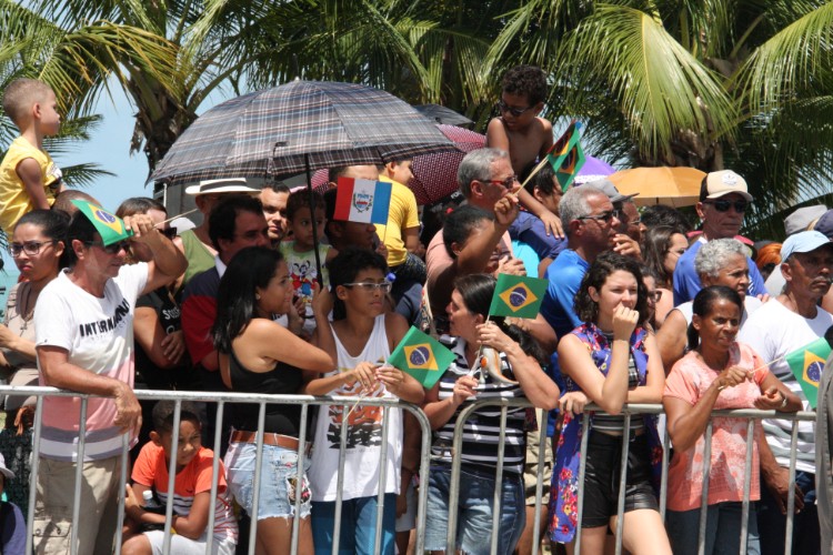 Desfile contou com honras civis e militares próximo ao Memorial à República, no Jaraguá