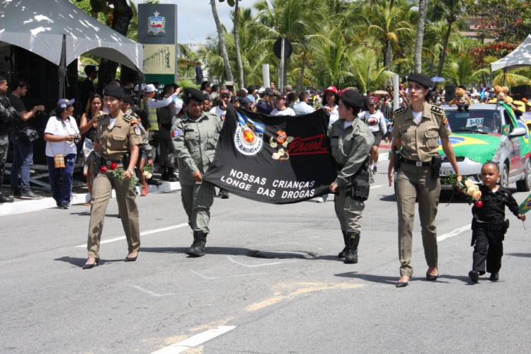 Desfile contou com honras civis e militares próximo ao Memorial à República, no Jaraguá