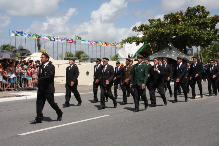 Desfile contou com honras civis e militares próximo ao Memorial à República, no Jaraguá