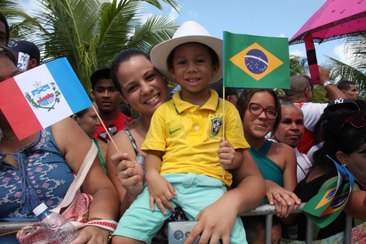 Desfile contou com honras civis e militares próximo ao Memorial à República, no Jaraguá