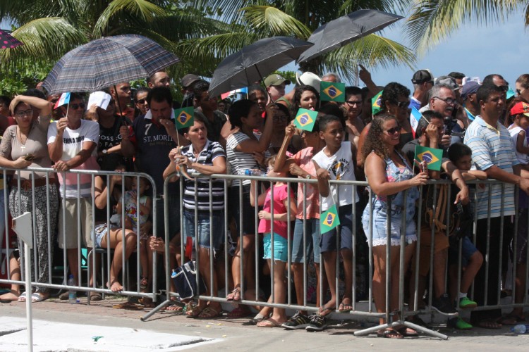 Desfile contou com honras civis e militares próximo ao Memorial à República, no Jaraguá