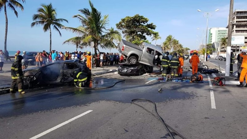 Acidente deixou uma vítima fatal e veículo em chamas 