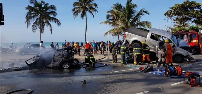 Acidente deixou uma vítima fatal e veículo em chamas 