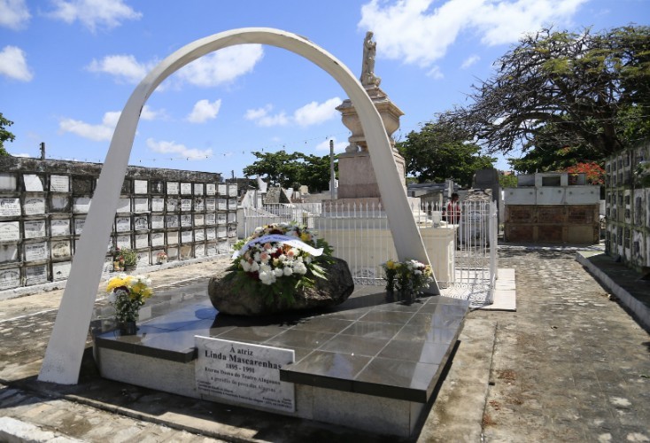 Em cemitérios da capital alagoana 