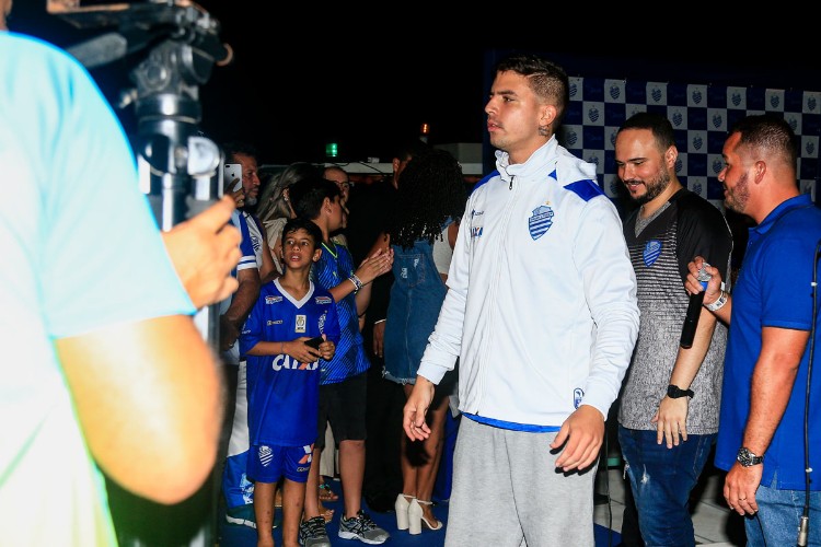 Confira imagens de alguns dos acessórios apresentados à imprensa e torcida na festa de lançamento.