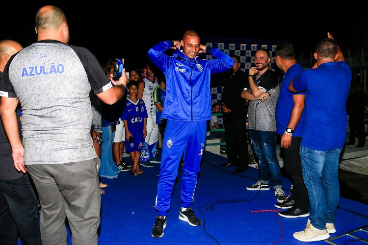 Confira imagens de alguns dos acessórios apresentados à imprensa e torcida na festa de lançamento.