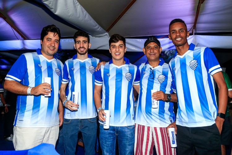 Confira imagens de alguns dos acessórios apresentados à imprensa e torcida na festa de lançamento.