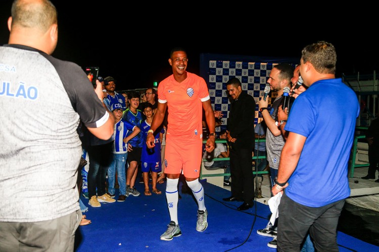 Confira imagens de alguns dos acessórios apresentados à imprensa e torcida na festa de lançamento.