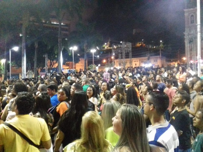 Multidão acompanhou o show da cantora Marília Mendonça em Maceió