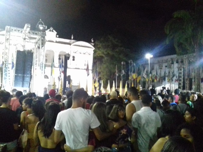 Multidão acompanhou o show da cantora Marília Mendonça em Maceió