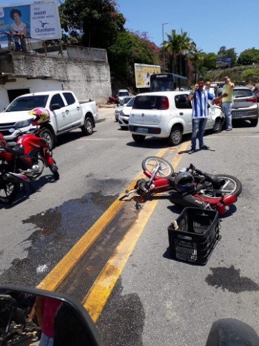Motorista fez manobra irregular e provoca acidente 