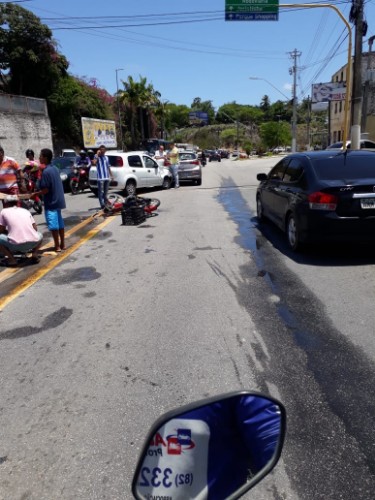 Motorista fez manobra irregular e provoca acidente 