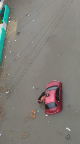Temporal deixa várias ruas alagadas em Maceió