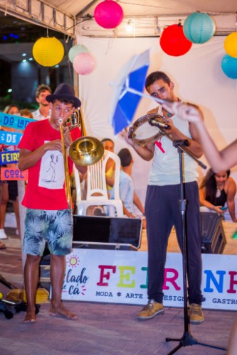 Palhaçaria, malabares, equilibrismo, acrobacias, dança e música são atrações em praças 