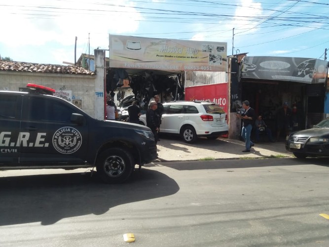 Operação com 100 policiais caça suspeitos de roubo e desmanche de veículos