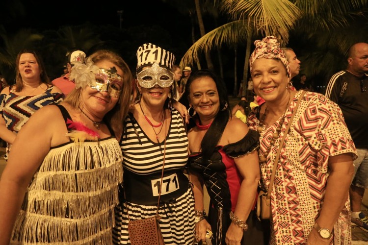 Desfile de blocos abriu as prévias carnavalescas em Alagoas