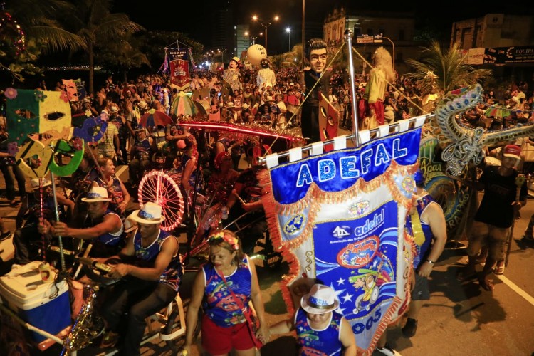 Desfile de blocos abriu as prévias carnavalescas em Alagoas