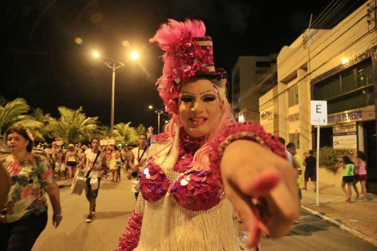 Desfile de blocos abriu as prévias carnavalescas em Alagoas